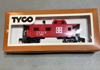 TYCO 328J HO Scale 8 Wheel 40'  Wide Vision Caboose "SANTA FE" - Image 1 of 4