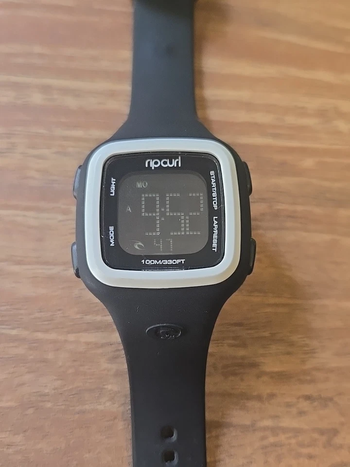 Reloj digital Rip Curl para mujer A2466G de acero inoxidable negro blanco Foto 1 de 4