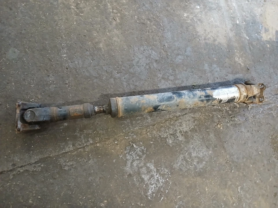 MITSUBISHI L200 FRONT PROPSHAFT 2.4 DIESEL MANUAL 2015-2019 ~ - Image 1 of 3