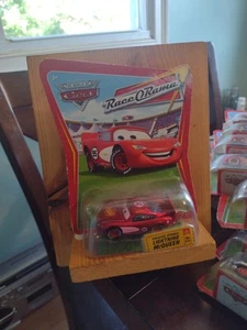 Disney Pixar Il Mondo delle Auto RADIATORE MOLLE FULMINE MCQUEEN Corsa O Rama #2 - Foto 1 di 2