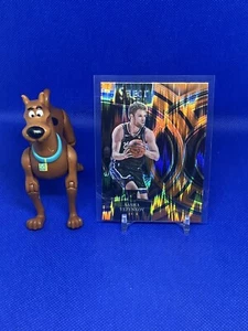 2023-24 Panini NBA Select Orange Flash Concourse Sasha Vezenkov Rookie Premier  - Bild 1 von 2