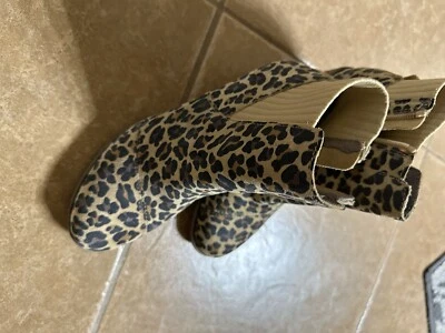 Botines de cuña TOMS Kelsey bronceado desierto estampado de leopardo gamuza talla para mujer 6,5 Foto 1 de 4