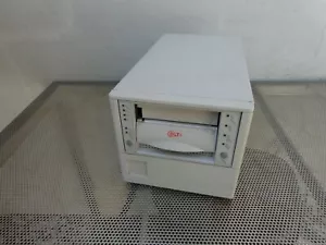 Quantum DLT Tape Drive External 40/80 GB TH8BG-YF Beige Enclosure 30-60502-07 - Picture 1 of 8