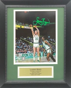Larry Bird Autogramm Boston Celtics Shooting signed 8x10 gerahmtes Foto Beckett - Bild 1 von 3
