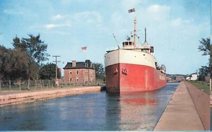 Frachtboot in den kanadischen Schleusen Sault Ste Marie Ontario Kanada Postkarte - Bild 1 von 2