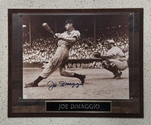 ✍🏻Joe DiMaggio AUTOGRAPH, 8x10 B&W Photo Plaque (no COA) - Picture 1 of 1