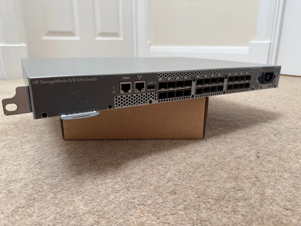 HP Storageworks 8/8 8Gbps FC Fibre Channel SAN Switch AM867A w/Rack Ears - Image 1 of 1