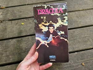 DRACULA 1979 (VHS 1985) Frank Langella Donald Pleasence John Badham MCA Home - Foto 1 di 10