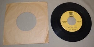 The Beatles 45 RPM Record Tollie Record 9001 Twist And Shout, There’s A Place - Picture 1 of 2