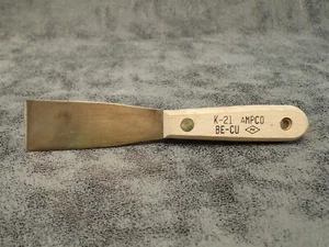 K-21 AMPCO BE-CU 1-3/8" Beryllium Copper Putty Knife w/ Wood Handle (BN148) - Picture 1 of 4