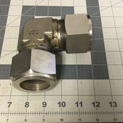 1 -SWAGELOK SS- 316 VCD SS 1  1/2” X  1  1/2” Compression Elbow (LMM01V) - Image 1 of 3