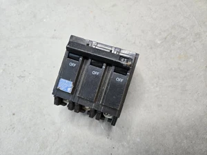 GE THQB32045 45AMP 3POLE 240VAC THQB BOLT-ON CIRCUIT BREAKER HACR TYPE - Picture 1 of 5