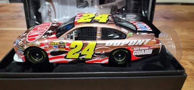 2010 Jeff Gordon DuPont Honoring Our Soldiers 1:24 Copper Elite No30 из 50. - Изображение 1 из 4