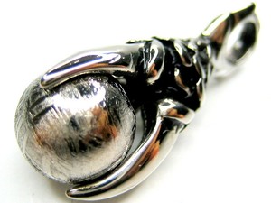 NATURAL GIBEON IRON METEORITE BALL SPHERE STAINLESS STEEL CLAW PENDANT