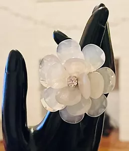 Woman’s Opalescent Crystal Floral Silver-tone Stretch Cocktail Ring EUC Gorgeous - Picture 1 of 10