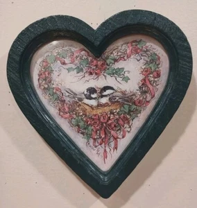 Imagen de 8" Homco Home Interiors Love Birds en nido marco verde en forma de corazón - Imagen 1 de 7