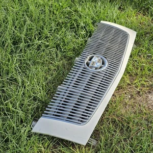 GM 15070106 Escalade Grille blanco perla OEM 2002-2006 - Imagen 1 de 7