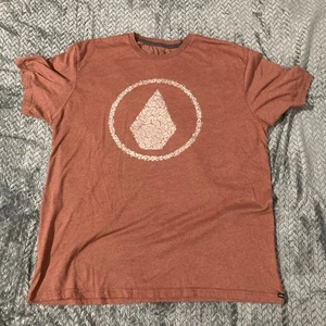 Camiseta Volcom Adulto Logo Naranja Deletrear - Imagen 1 de 5