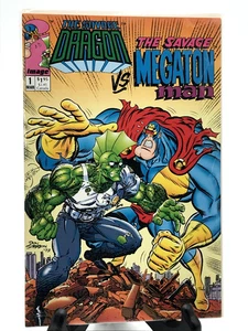 The Savage Dragon Vs. Cómics con imagen de The Savage Megaton Man #1A 1993 casi nuevo - Imagen 1 de 6