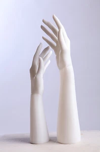 weiße Dekohand Schmuckhand Hand Hände Schaufensterpuppe  Präsentation weiblich - Bild 1 von 7
