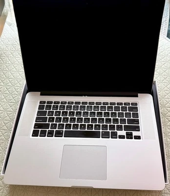 MacBook Pro (Retina Mid 2012) 15.4" 768GB SSD 2.7GHz Quad-Core 16GB RAM  Foto 1 de 4