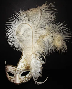 MAR 1F - UNA MÁSCARA 'CISNE' ITALIANA DE CALIDAD CON UNA PROFUSIÓN DE PLUMAS BLANCAS - Imagen 1 de 3