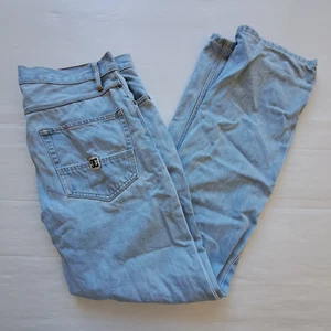 DC Shoes Jeans Mens 36x34 Relaxed Fit Light Wash Button Fly Straight Leg Denim - Picture 1 of 15