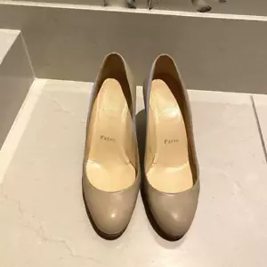 Louboutin beige pumps 35 Christian Louboutin - Picture 1 of 10