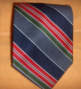 Cravatta cravatta uomo WEMBLEY 100% POLIESTERE RIGHE ROSSE E BLU 100% 55 X4 - Foto 1 di 1