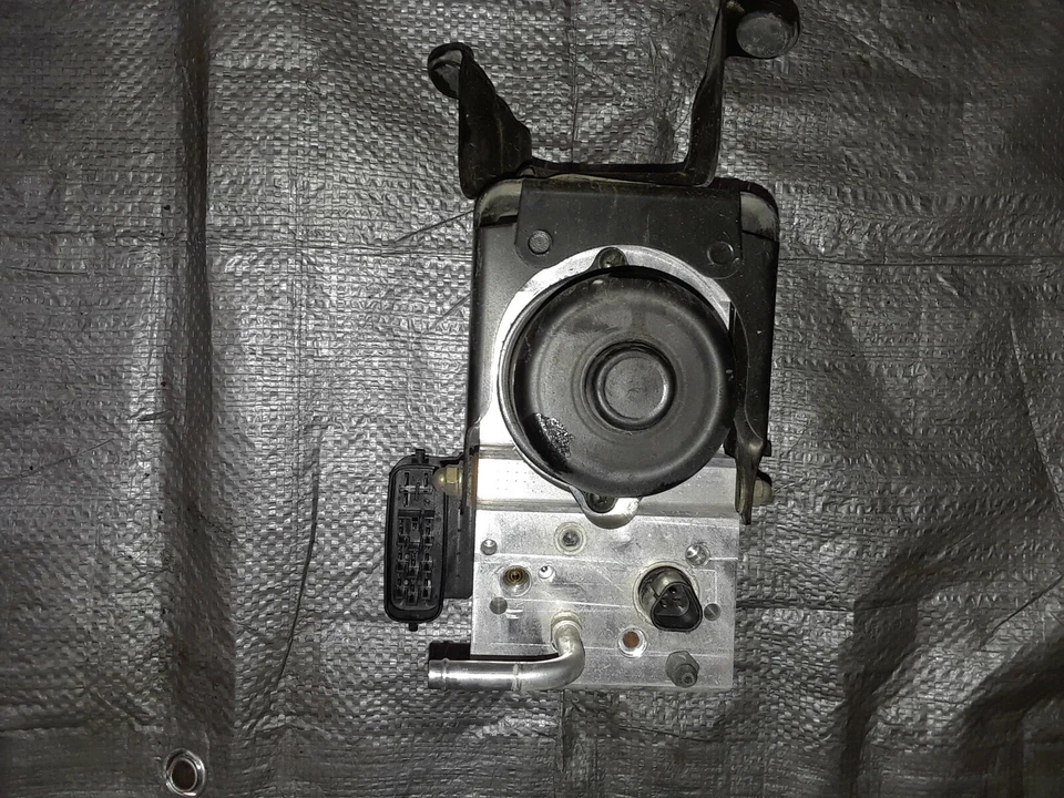 Lexus LS430 ABS Pump Anti Lock Brake Control Module 44540-50020 OEM 2001-2003  - Image 1 of 1