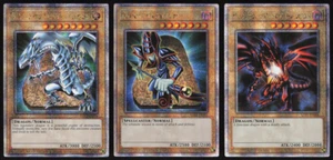 Blue-Eyes White Dragon Red-Eyes Black Dark Magician Quarter Century US Print - Foto 1 di 7