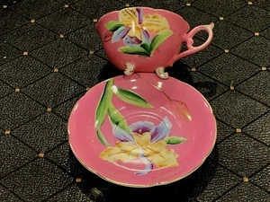 BEAUTIFUL ANTIQUE HAND PAINTED FLOWER PORCELAIN FINE CHINA 3 FOOTS CUP & SAUCER - Picture 1 of 10