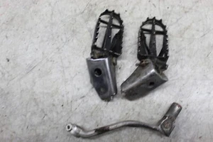 09 KAWASAKI KX250F RIGHT LEFT DRIVER FOOT PEGS PAIR SHIFTER - Imagen 1 de 7