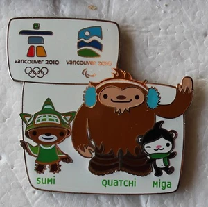 Mascot family    Authentic 2010 Vancouver Olympic  button badge PIN - Picture 1 of 1