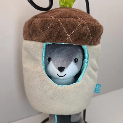 Juguete Manhattan Canción de Cuna Ardilla Bellota Peluche Musical Cuna Tirar Cochecito Bebé Foto 1 de 4