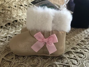 Nuevas con etiquetas Botas para Bebé Child Of Mine Carter's Oro Rosa Arco 0-3 Meses - Imagen 1 de 5