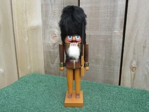 Erzgebirgische Volkskunst Expertic Wood Soldier w/ Rifle Nutcracker Germany - Picture 1 of 8