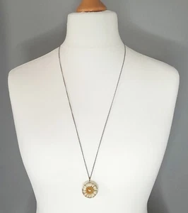 Accessoire Harz echte Gänseblümchen Blume Anhänger & silberfarbene Halskette L321/2 Zoll 82 cm - Bild 1 von 16