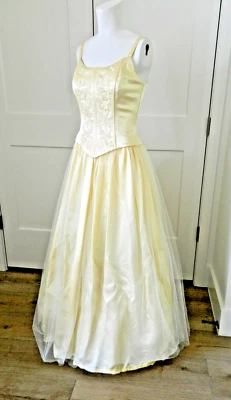 Antigo. Vestido espartilho bordado amarelo anos 80 GUNNE SAX Jessica McClintock 3-4 - Imagem 1 de 4