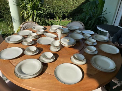 ESCHENBACH BAVARIA mit Goldrand - Ess- & Kaffeeservice - 12 Personen - 1. Wahl - Bild 1 von 4