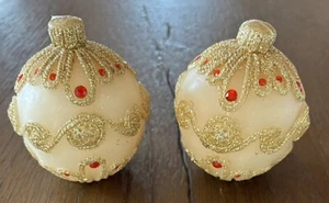 Paar 3 Zoll Runde Ornament Weihnachten Kerzen Gold Glitzer Rot Perlen - Bild 1 von 3