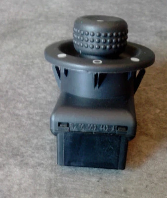 Bouton reglage retroviseur retro Megane 2 Laguna 2 ref 8200002442 8 broches - Photo 1/3