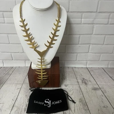 Collar llamativo Sassy Jones Fish Bones tono dorado Foto 1 de 4