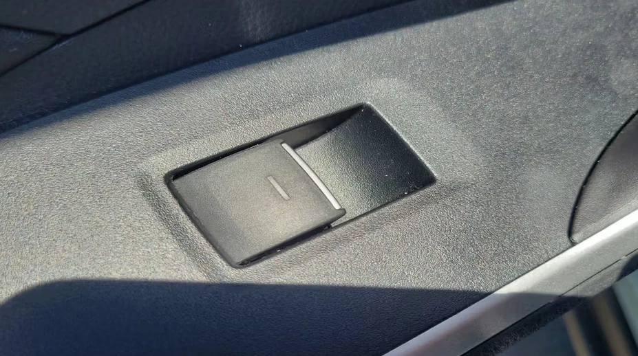 OEM Engine Water Outlet 16331-37100 for Toyota Prius Corolla 2016-2022 - Image 1 of 1