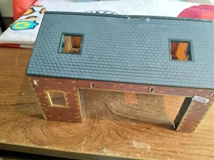 Hornby Railways Engine shed - Picture 1 of 4