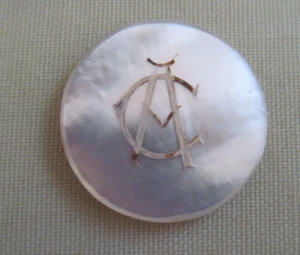 VINTAGE MOTHER OF PEARL POKER CHIP / GAMING COUNTER WITH INITIALS " CA" MONOGRAM - Picture 1 of 3