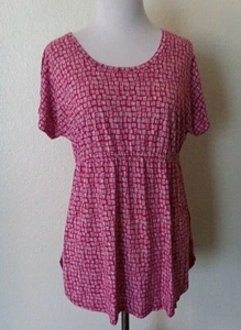 OLD NAVY MATERNITY TOP SHORT SLEEVE PINK WHITE GEOMETRIC ROUND NECK PETITE SMALL - Picture 1 of 10