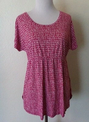 OLD NAVY MATERNITY TOP SHORT SLEEVE PINK WHITE GEOMETRIC ROUND NECK PETITE SMALL - Image 1 of 4