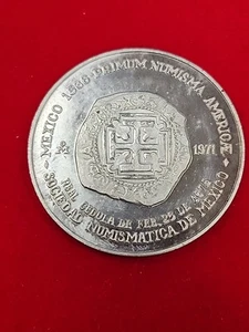 1971 MEXICO SILVER MEDAL ~ NUMISMATIC  SOCIETY ~ GROVE 1103a  FIRST GOLD COINAGE - Picture 1 of 5