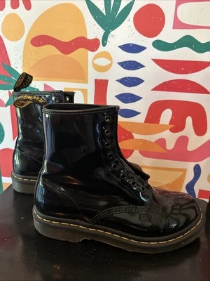 Botas Dr. Martens para mujer charol EE. UU. talla 8 NEGRAS 1460 DOC 8 ojales Foto 1 de 4